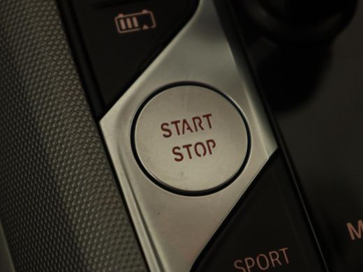 BMW 3 Serie Touring 330e | Keyless | Full LED | Carplay | Navigatie | Leder | Stoelverwarming | Camera | LMV ... ActivLease financial lease