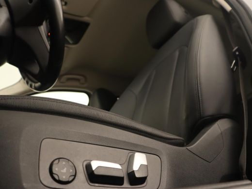 BMW 3 Serie Touring 330e | Keyless | Full LED | Carplay | Navigatie | Leder | Stoelverwarming | Camera | LMV ... ActivLease financial lease