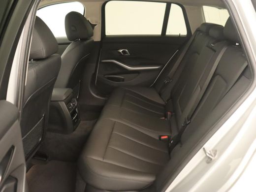 BMW 3 Serie Touring 330e | Keyless | Full LED | Carplay | Navigatie | Leder | Stoelverwarming | Camera | LMV ... ActivLease financial lease
