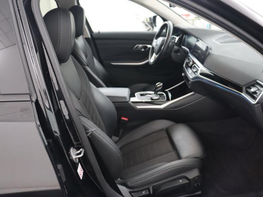 BMW 3 Serie Touring 330e | Trekhaak | Half Leder | Stoel & Stuurverwarming | Sfeerverlichting | Carplay | Spo... ActivLease financial lease