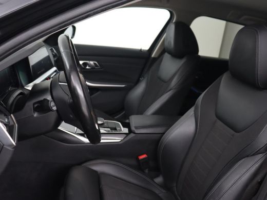 BMW 3 Serie Touring 330e | Trekhaak | Half Leder | Stoel & Stuurverwarming | Sfeerverlichting | Carplay | Spo... ActivLease financial lease