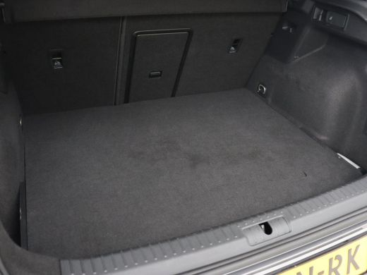 CUPRA Formentor 1.4 eHybrid VZ | 245pk | Stoelverwarming | Camera | Adaptive cruise | Sfeerverlichting | Navigati... ActivLease financial lease