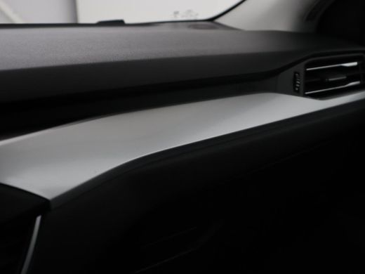 Ford Focus 1.5 EcoBoost Titanium | Trekhaak | Stoel & stuurverwarming | Camera | Carplay | Navigatie | Keyle... ActivLease financial lease