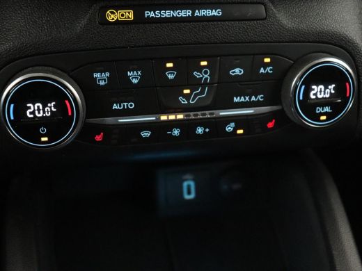 Ford Focus 1.5 EcoBoost Titanium | Trekhaak | Stoel & stuurverwarming | Camera | Carplay | Navigatie | Keyle... ActivLease financial lease