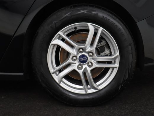 Ford Focus 1.5 EcoBoost Titanium | Trekhaak | Stoel & stuurverwarming | Camera | Carplay | Navigatie | Keyle... ActivLease financial lease