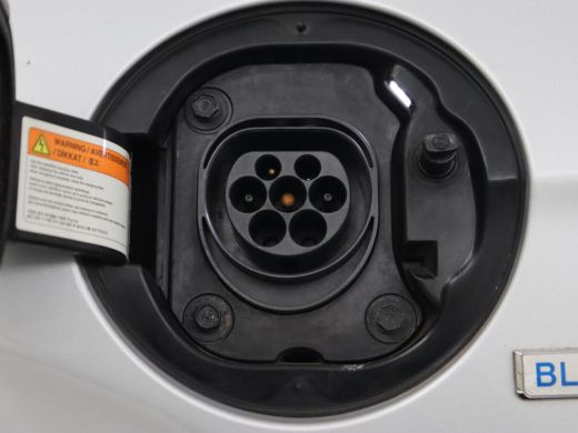 Hyundai IONIQ 1.6 GDI PHEV Premium | Stoelventilatie | Leder | Adaptive cruise | Bi-Xenon | Achterbankverwarmin... ActivLease financial lease