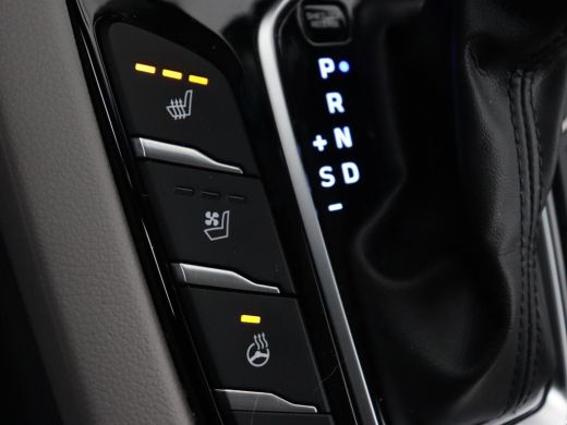 Hyundai IONIQ 1.6 GDI PHEV Premium | Stoelventilatie | Leder | Adaptive cruise | Bi-Xenon | Achterbankverwarmin... ActivLease financial lease