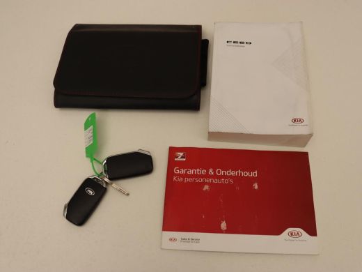 Kia ProCeed 1.5 T-GDI GT-Line | Panoramadak | Trekhaak | Stoel & stuurverwarming | Leder/Alcantara | Adaptive... ActivLease financial lease