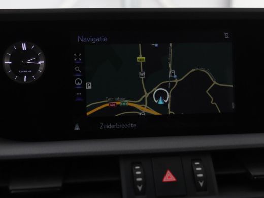 Lexus ES 300h Comfort Line | Schuifdak | Leder | Stoelverwarming | Adaptive cruise | Carplay | Camera | Me... ActivLease financial lease