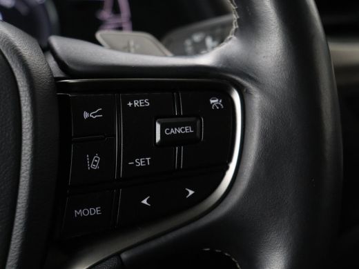 Lexus ES 300h Comfort Line | Schuifdak | Leder | Stoelverwarming | Adaptive cruise | Carplay | Camera | Me... ActivLease financial lease