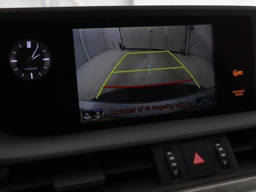 Lexus ES 300h Comfort Line | Schuifdak | Leder | Stoelverwarming | Adaptive cruise | Carplay | Camera | Me... ActivLease financial lease