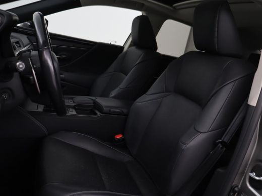 Lexus ES 300h Comfort Line | Schuifdak | Leder | Stoelverwarming | Adaptive cruise | Carplay | Camera | Me... ActivLease financial lease