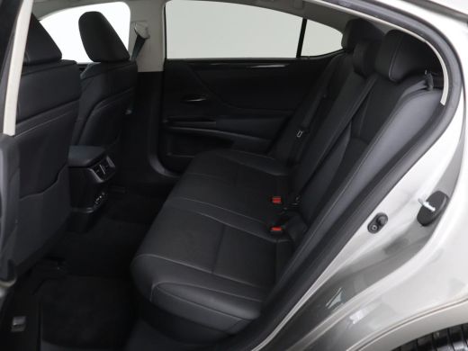 Lexus ES 300h Comfort Line | Schuifdak | Leder | Stoelverwarming | Adaptive cruise | Carplay | Camera | Me... ActivLease financial lease