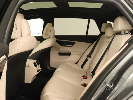 Mercedes-Benz C-Klasse 200 Launch Edition Luxury Line | Panoramadak | Trekhaak | Leder | Stoelverwarming | Carplay | Cam... ActivLease financial lease