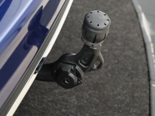 Mercedes-Benz C-Klasse 300de AMG | Trekhaak | Stoelverwarming | Carplay | Leder/Alcantara | Full LED | Navigatie | Camer... ActivLease financial lease