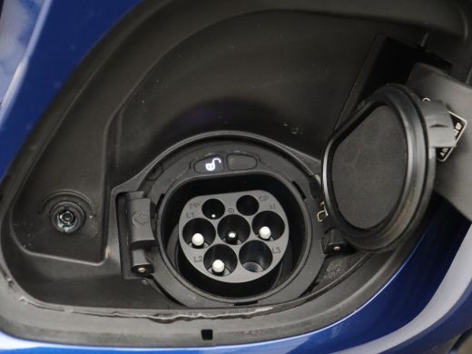 Mercedes-Benz C-Klasse 300de AMG | Trekhaak | Stoelverwarming | Carplay | Leder/Alcantara | Full LED | Navigatie | Camer... ActivLease financial lease