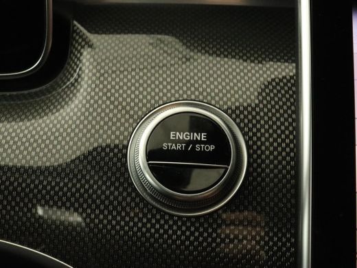 Mercedes-Benz C-Klasse 300e AMG Line | Panoramadak | Trekhaak | 360 Camera | Leder | Stoelverwarming | Adaptive cruise |... ActivLease financial lease