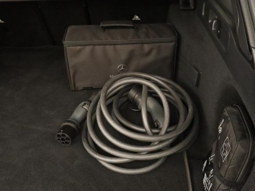 Mercedes-Benz C-Klasse 300e AMG Line | Panoramadak | Trekhaak | 360 Camera | Leder | Stoelverwarming | Adaptive cruise |... ActivLease financial lease