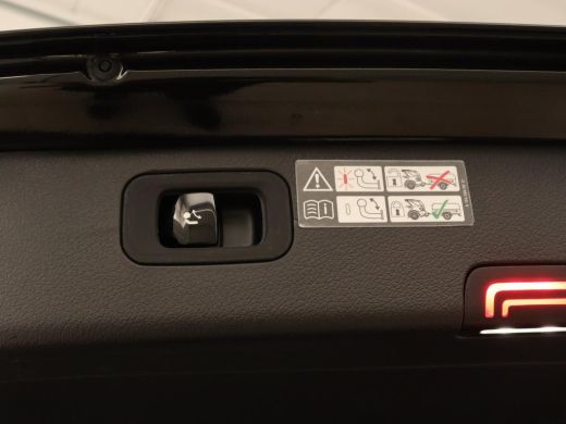 Mercedes-Benz C-Klasse 300e AMG Line | Panoramadak | Trekhaak | 360 Camera | Leder | Stoelverwarming | Adaptive cruise |... ActivLease financial lease