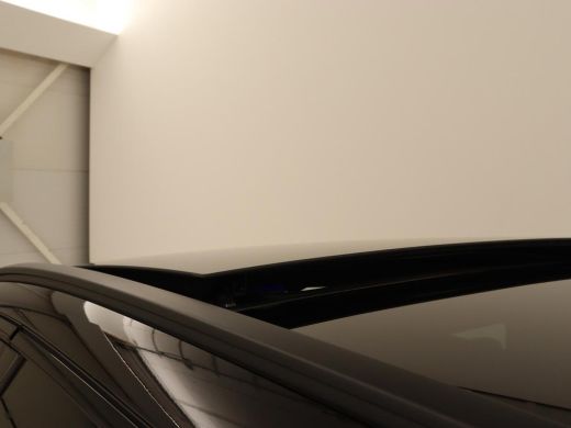 Mercedes-Benz C-Klasse 300e AMG Line | Panoramadak | Trekhaak | 360 Camera | Leder | Stoelverwarming | Adaptive cruise |... ActivLease financial lease