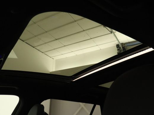 Mercedes-Benz C-Klasse 300e AMG Line | Panoramadak | Trekhaak | 360 Camera | Leder | Stoelverwarming | Adaptive cruise |... ActivLease financial lease