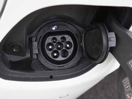 Mercedes-Benz C-Klasse 300e AMG Night | Stoelverwarming | Carplay | Leder/Alcantara | Camera | Navigatie | Park Assist |... ActivLease financial lease