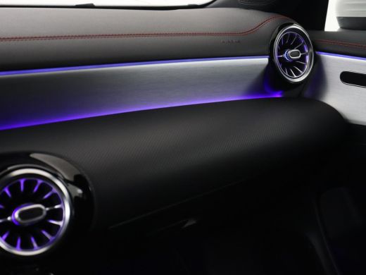 Mercedes-Benz CLA 180 AMG | Carplay | Stoelverwarming | Camera | Navigatie | Leder/Alcantara | Sfeerverlichting | P... ActivLease financial lease