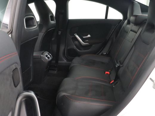 Mercedes-Benz CLA 180 AMG | Carplay | Stoelverwarming | Camera | Navigatie | Leder/Alcantara | Sfeerverlichting | P... ActivLease financial lease