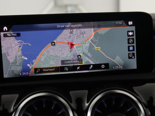 Mercedes-Benz CLA 200 AMG | Stoelverwarming | Camera | Leder/Alcantara | Sfeerverlichting | Park Assist | Full LED ... ActivLease financial lease