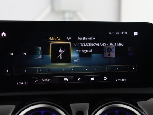 Mercedes-Benz CLA 200 AMG | Stoelverwarming | Camera | Leder/Alcantara | Sfeerverlichting | Park Assist | Full LED ... ActivLease financial lease