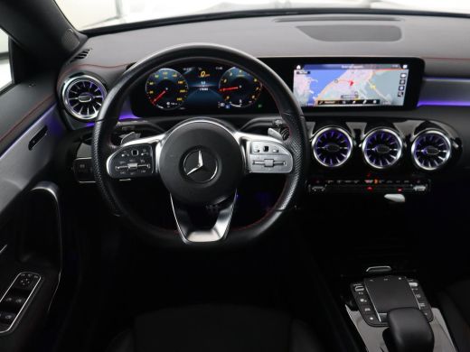 Mercedes-Benz CLA 200 AMG | Stoelverwarming | Camera | Leder/Alcantara | Sfeerverlichting | Park Assist | Full LED ... ActivLease financial lease