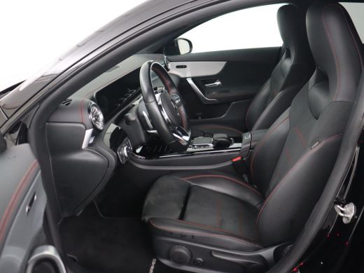Mercedes-Benz CLA 200 AMG | Stoelverwarming | Camera | Leder/Alcantara | Sfeerverlichting | Park Assist | Full LED ... ActivLease financial lease