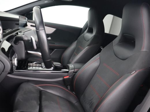 Mercedes-Benz CLA 200 AMG | Stoelverwarming | Camera | Leder/Alcantara | Sfeerverlichting | Park Assist | Full LED ... ActivLease financial lease