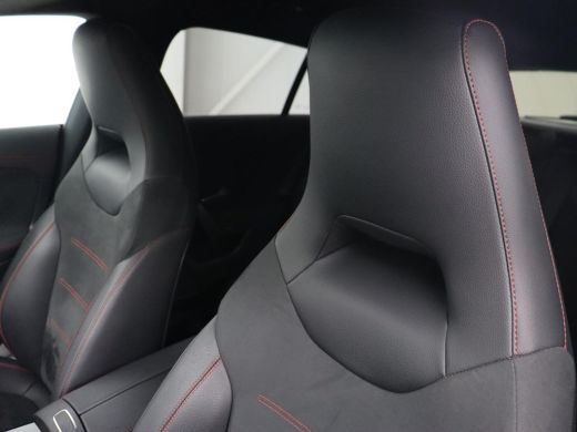 Mercedes-Benz CLA 200 AMG | Stoelverwarming | Camera | Leder/Alcantara | Sfeerverlichting | Park Assist | Full LED ... ActivLease financial lease