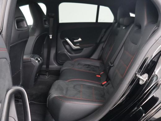 Mercedes-Benz CLA 200 AMG | Stoelverwarming | Camera | Leder/Alcantara | Sfeerverlichting | Park Assist | Full LED ... ActivLease financial lease