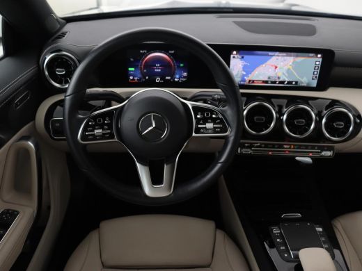 Mercedes-Benz CLA 250e Luxury Line | Leder | Trekhaak | Carplay | Stoelverwarming | Widescreen | Camera | Stuurverw... ActivLease financial lease