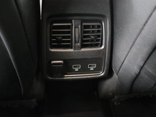 Renault Captur 1.3 TCe Intens | Automaat | Half Leder | 360 Camera | Cruise Control | Climate Control | Bleutooth ActivLease financial lease