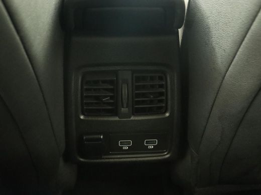 Renault Captur 1.6 E-Tech Hybrid 145 Intens | Automaat | Carplay | PHEV | Half leder | Adaptive cruise | Climate... ActivLease financial lease