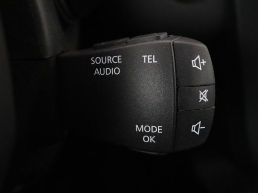 Renault Kadjar 1.3 TCe Black Edition | Trekhaak | Stoelverwarming | Adaptive cruise | Leder/Alcantara | Camera |... ActivLease financial lease