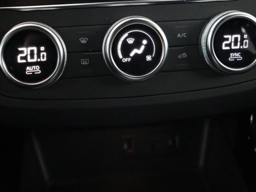 Renault Kadjar 1.3 TCe Black Edition | Trekhaak | Stoelverwarming | Adaptive cruise | Leder/Alcantara | Camera |... ActivLease financial lease