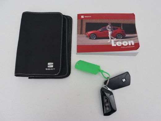 Seat Leon 1.0 TSI Style Business Intense | Trekhaak | Stoelverwarming | Carplay | Adaptive cruise | Stuurve... ActivLease financial lease