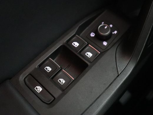 Seat Leon 1.5 eTSI FR Launch Edition | Stoelverwarming | Carplay | Adaptive cruise | Dynamic Chassis Contro... ActivLease financial lease