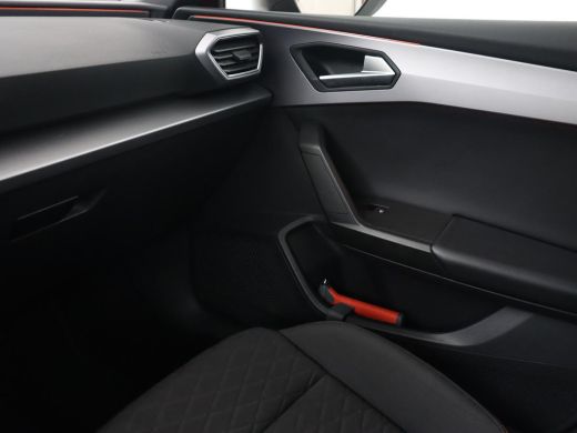 Seat Leon 1.5 eTSI FR Launch Edition | Stoelverwarming | Carplay | Adaptive cruise | Dynamic Chassis Contro... ActivLease financial lease