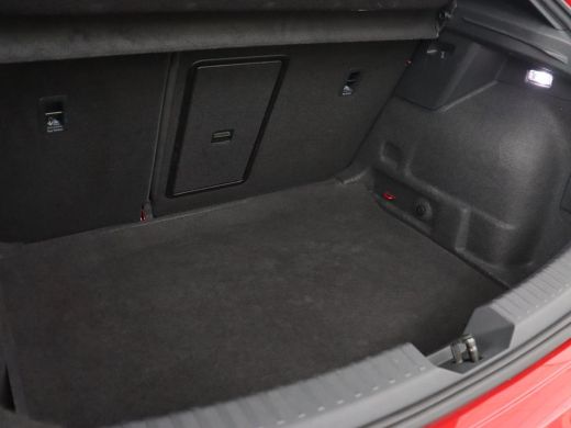 Seat Leon 1.5 eTSI FR Launch Edition | Stoelverwarming | Carplay | Adaptive cruise | Dynamic Chassis Contro... ActivLease financial lease