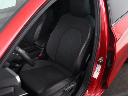 Seat Leon 1.5 eTSI FR Launch Edition | Stoelverwarming | Carplay | Adaptive cruise | Dynamic Chassis Contro... ActivLease financial lease