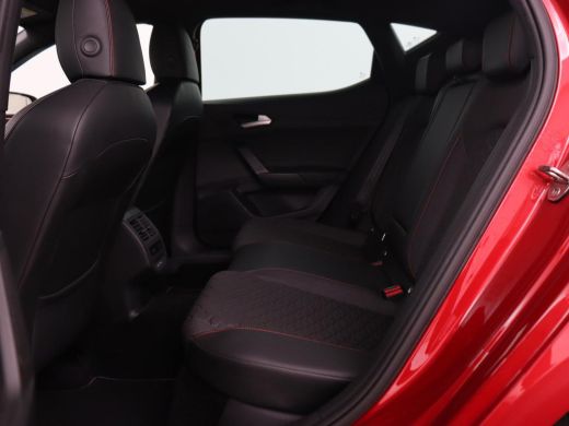 Seat Leon 1.5 eTSI FR Launch Edition | Stoelverwarming | Carplay | Adaptive cruise | Dynamic Chassis Contro... ActivLease financial lease