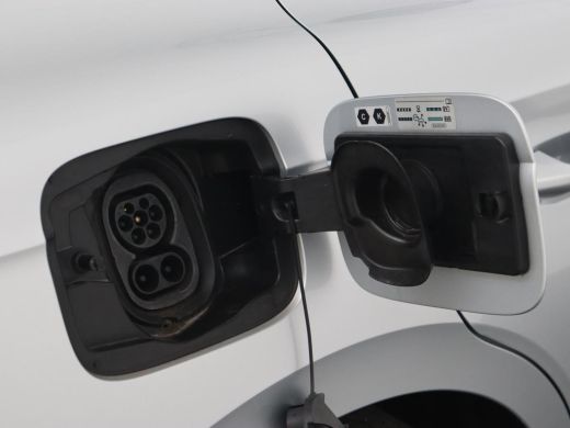 Skoda Enyaq iV 60 | Panoramadak | Stoel & achterbankverwarming | Carplay | Sportstuur | Keyless | Full LED | Nav... ActivLease financial lease