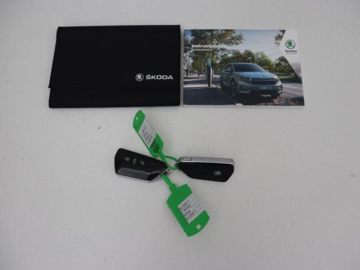 Skoda Enyaq iV 60 | Panoramadak | Stoel & achterbankverwarming | Carplay | Sportstuur | Keyless | Full LED | Nav... ActivLease financial lease