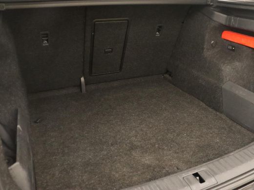 Skoda Enyaq iV 60 | Stoelverwarming | Trekhaak | Matrix LED | Carplay | Stuurverwarming | Navigatie | Half leder... ActivLease financial lease