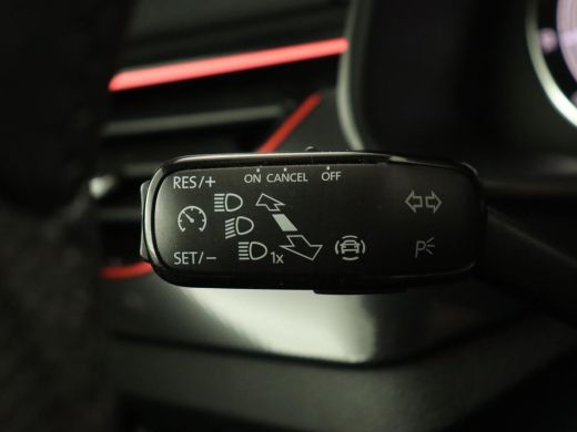 Skoda Kamiq 1.0 TSI Sport | Carplay | Climate control | Parkeerhulp | Cruise control | Full LED | DAB | Sport... ActivLease financial lease